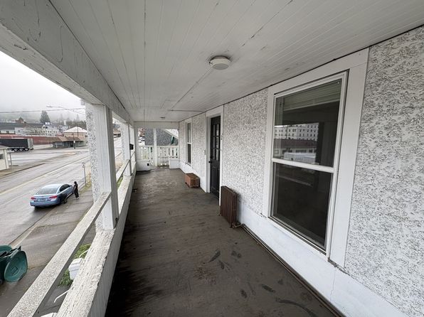 605 SE Mosher Ave #2