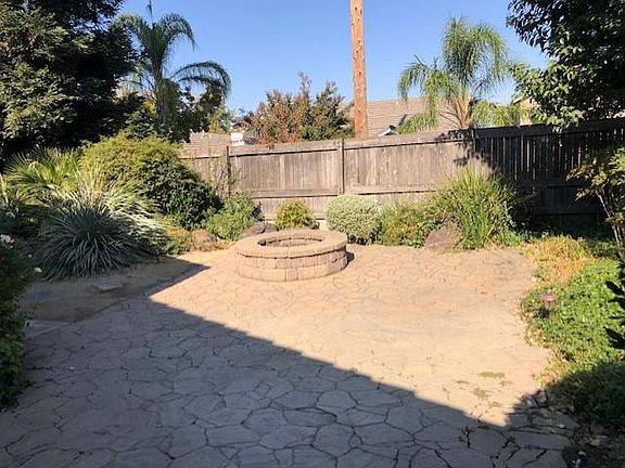 5th image of 211 Dahlia Ct