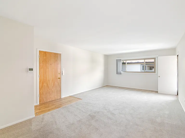 Laurelwood Apartments — Photo 7