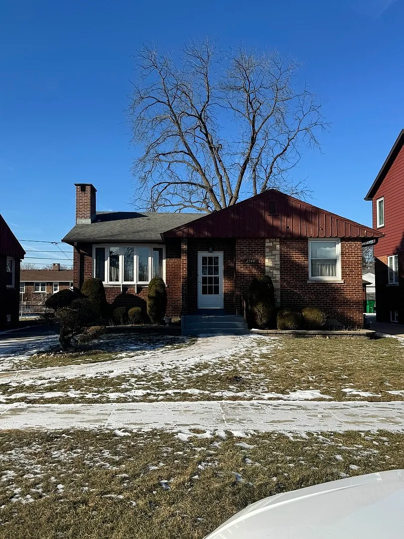 2344 Stratford Ave photo 1