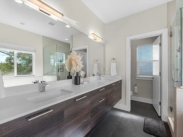 2210 Wipprecht St — Photo 20