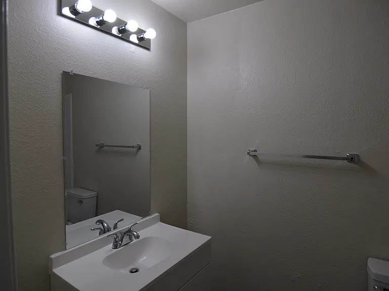6809 Westglen Dr — Photo 9