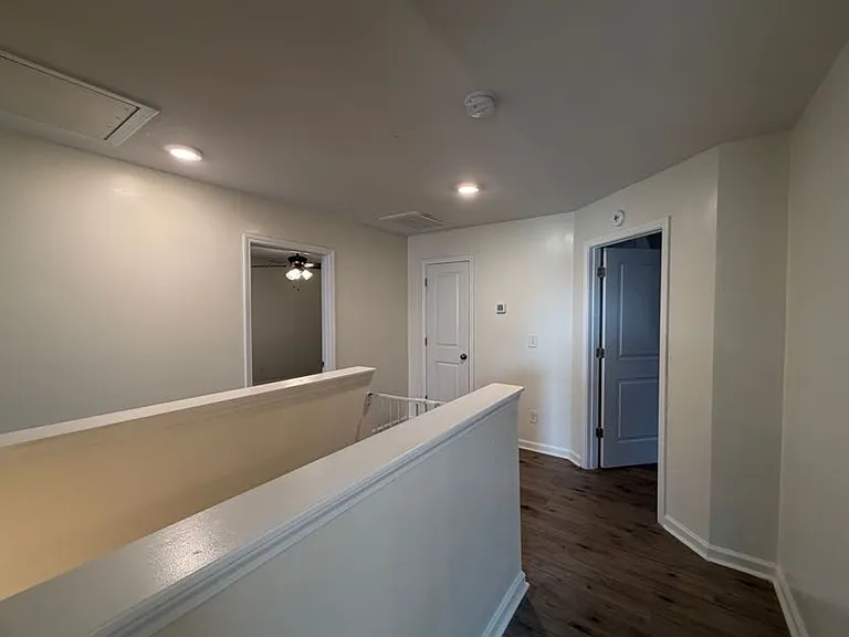 1097 Sapphire Dr — Photo 30