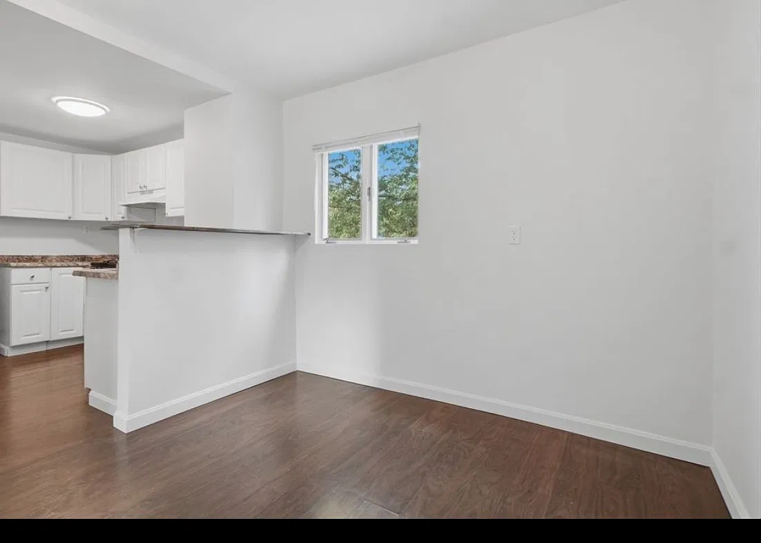 1 bed, 837 sqft, $2,300 — Photo 3
