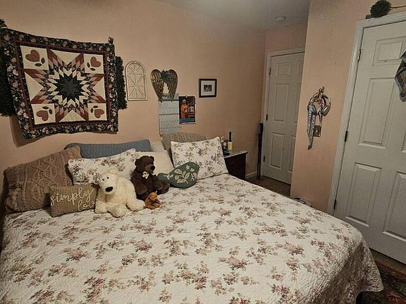 3rd image of 424 Griffith Ln