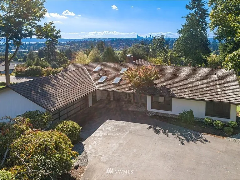 8909 NE 20th St — Photo 30