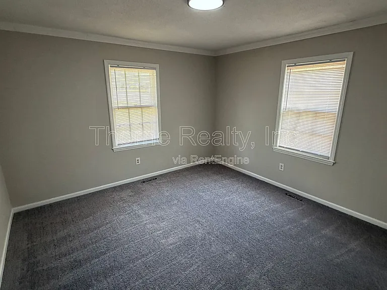 1420 Barnes St — Photo 4