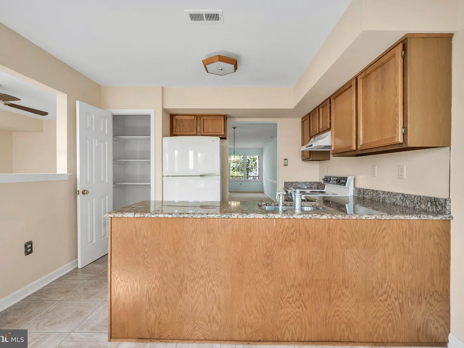 4 bed, 2.5 bath, 1964 sqft, $3,200 — Photo 4