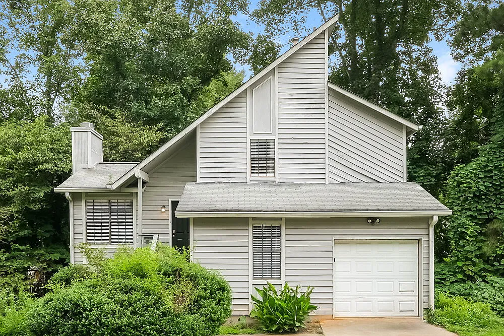 3 bed, 2.0 bath, 1194 sqft, $1,845 — Photo 1
