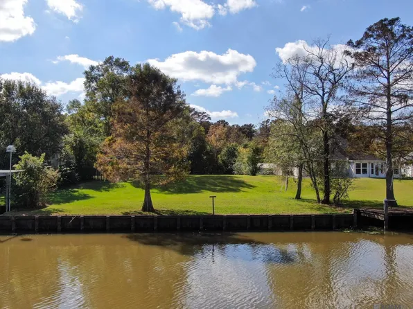 13322 Bayou Terrace Dr, Saint Amant, LA 70774