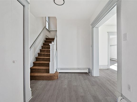4th image of 301 N Monroe St