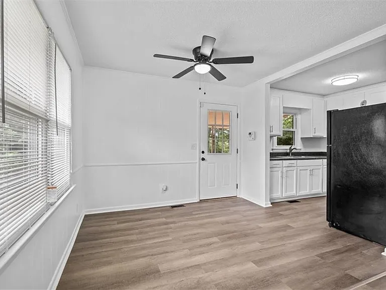 215 Thomas Heights Cir — Photo 7