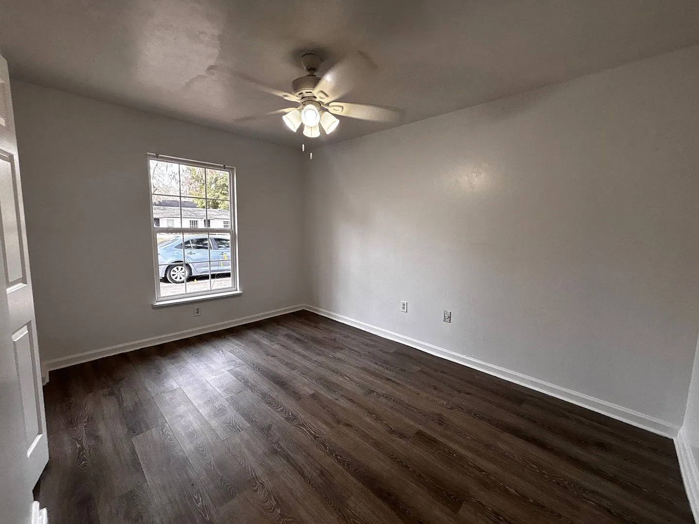 911 Sw 59th Ter — Photo 3