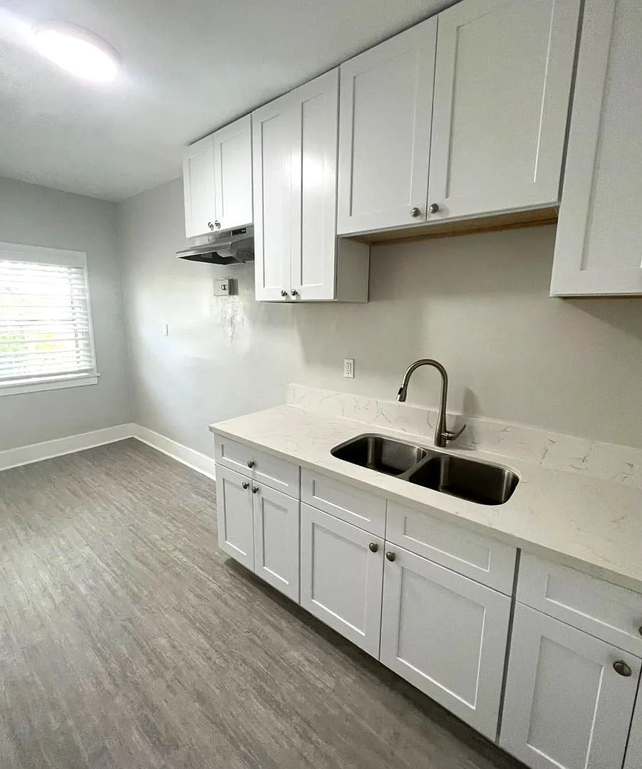 527 W. 46th Street — Photo 2