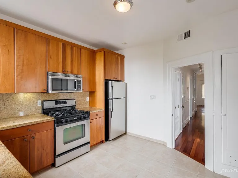 553 Sanchez St — Photo 11