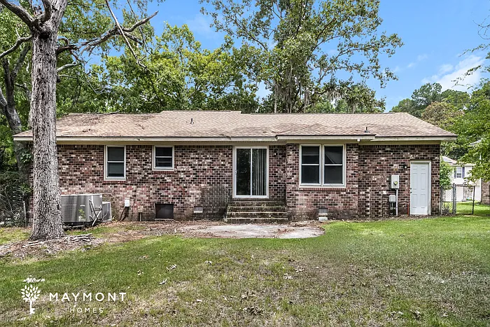 211 Kent Ct — Photo 3