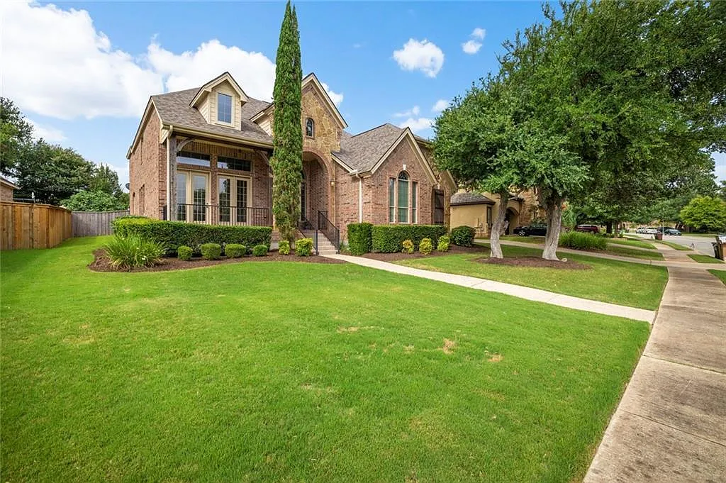 5 bed, 4.0 bath, 4096 sqft, $3,500 — Photo 1