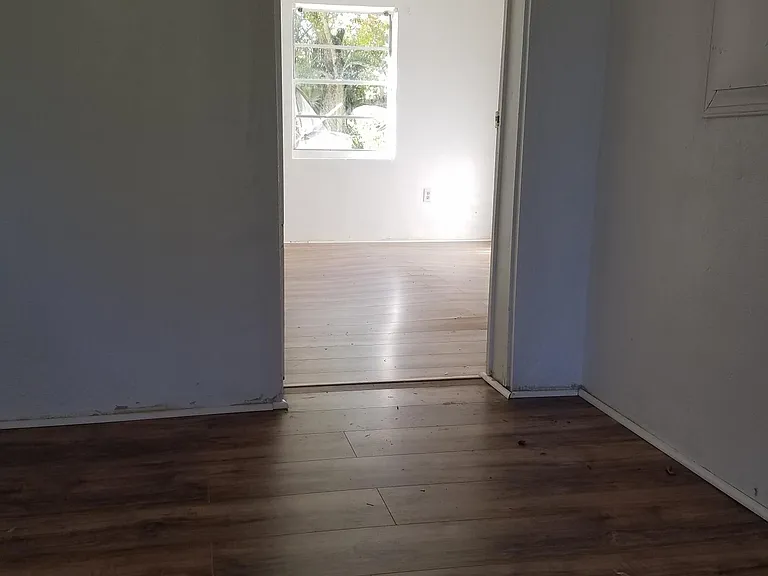 402 S Waldron Ave — Photo 1