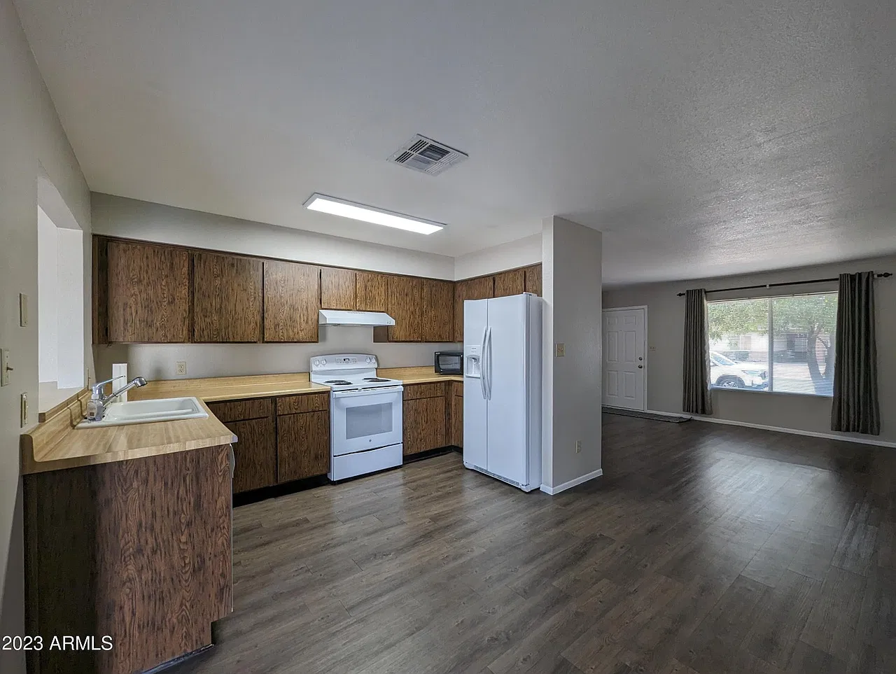 2 bed, 1.5 bath, 1124 sqft, $1,900 — Photo 2