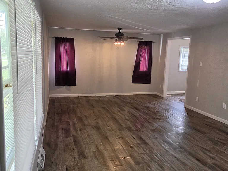 55189 Hollywood Blvd — Photo 3