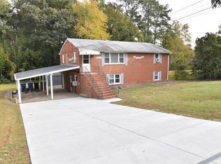 1608 Hawthorne Dr #1, Chesapeake, VA 23325