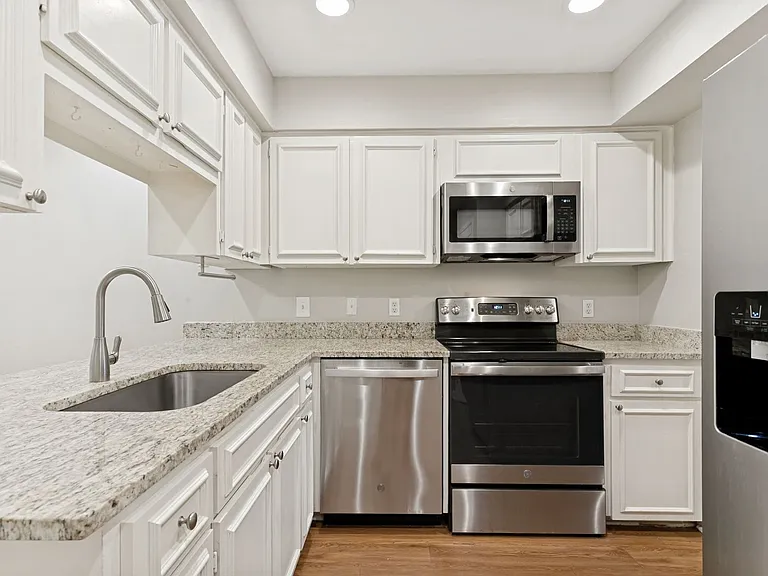 201 Ellwood St #109 — Photo 12