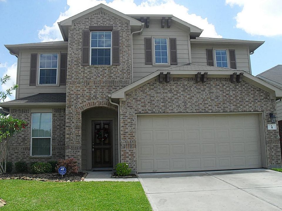 COME HOME TO THIS BEAUTIFUL HOME IN RODEO PALMS