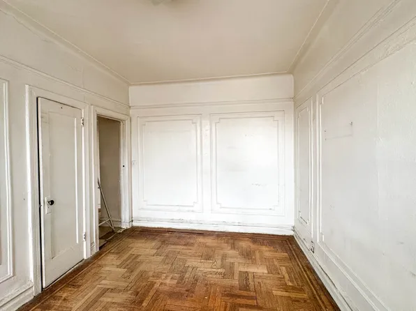 109-18 Lefferts Boulevard image 11 of 15