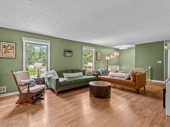 5th image of 818 Dorsey Way