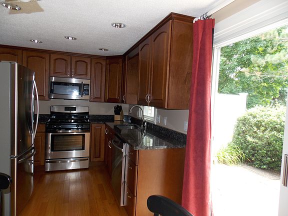 3rd image of 70 Plantation Dr