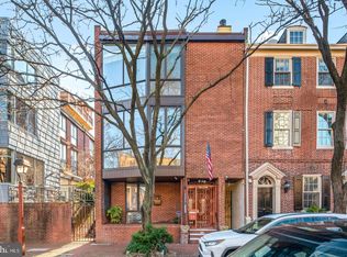 102 Delancey St, Philadelphia, PA 19106