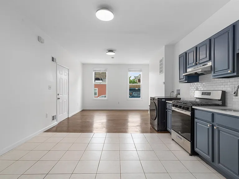 84 Griffith St #1 — Photo 2