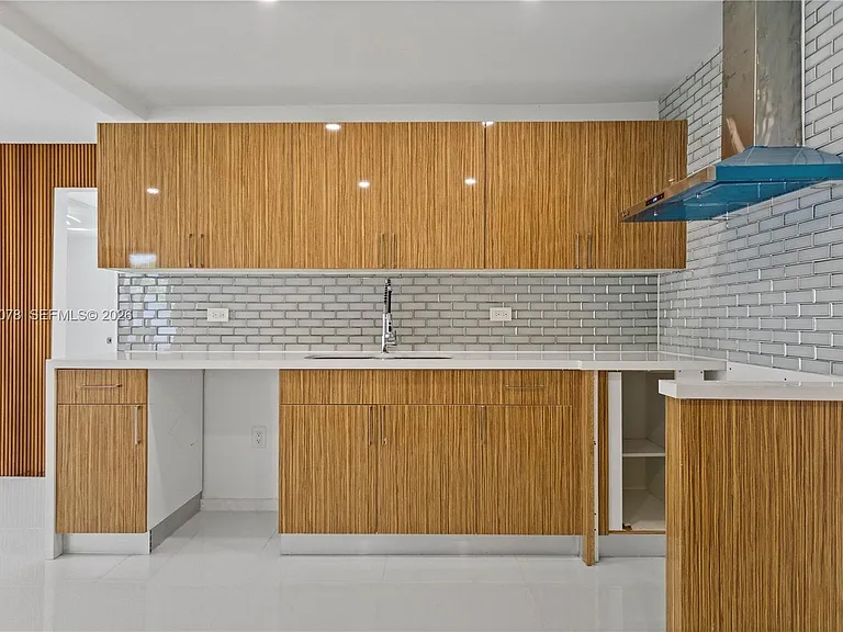 1524 SW 32nd Ct — Photo 13