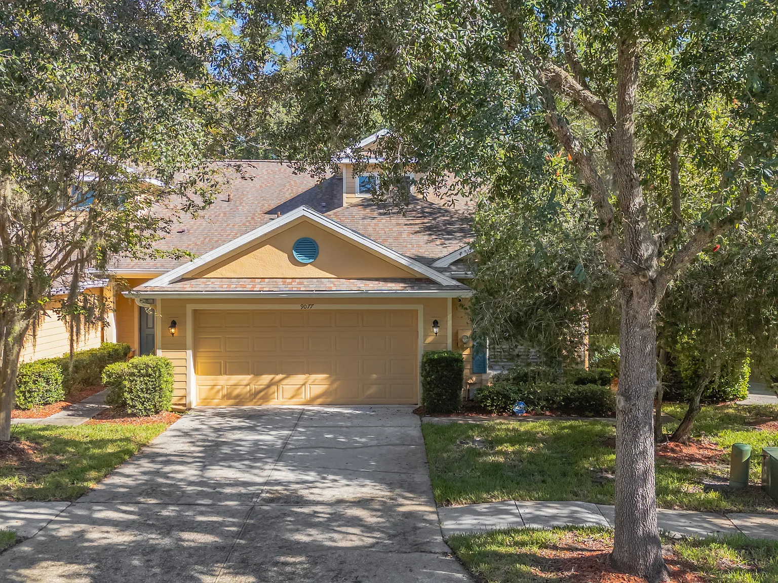 3 bed, 2.5 bath, 1670 sqft, $2,492 — Photo 2