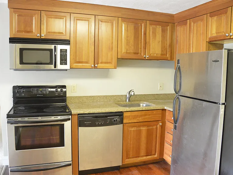 33 Andrew St #20 — Photo 3
