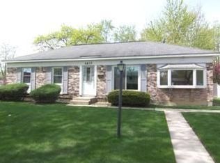 1612 Roder Ct, Streamwood, IL 60107