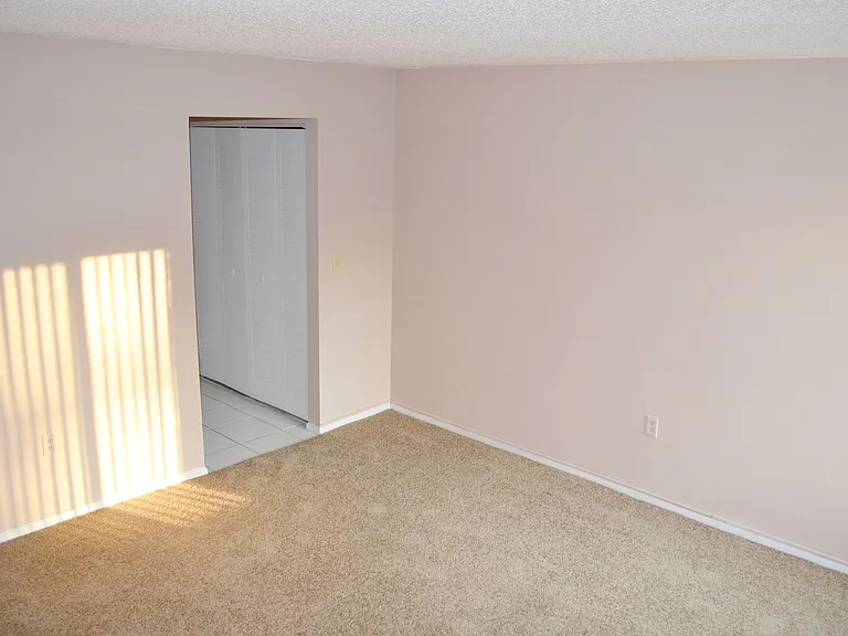 Beltrees Plaza Apartments — Photo 29