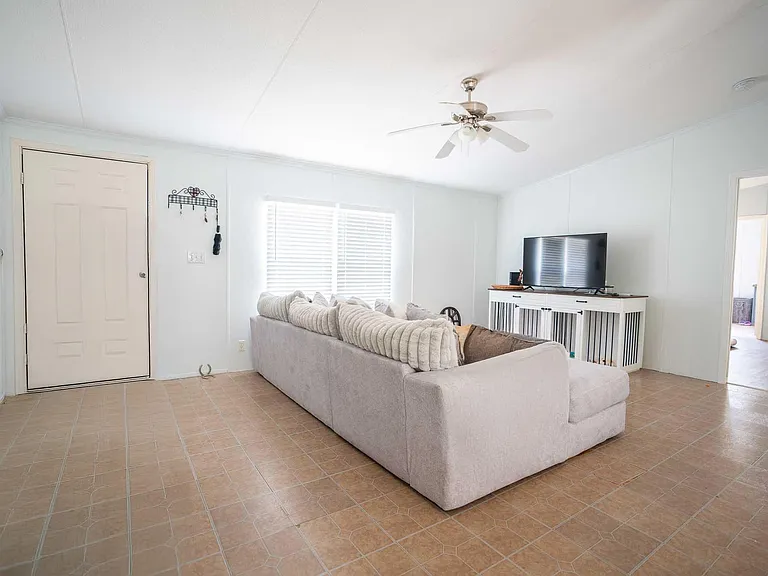 20511 N Sabine Dr — Photo 4