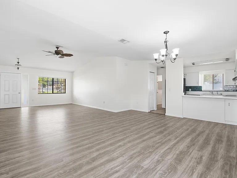 38 E Diamond Dr — Photo 14