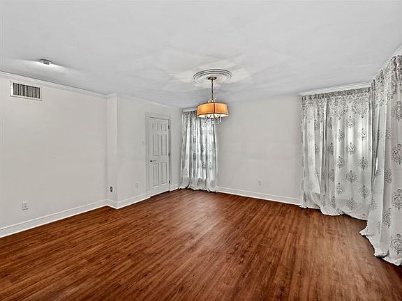 2nd image of 1301 Papworth Ave