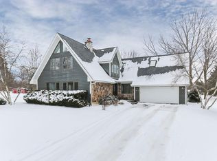 6214 Crescent Dr, Huntley, IL 60142