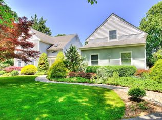 15 Spring Valley Dr, Holmdel, NJ 07733