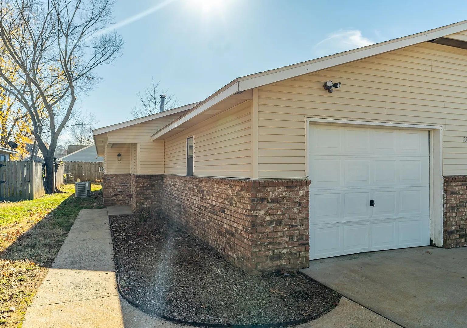 Updated 3-bedroom 1 bath Home in Springdale!! — Photo 2