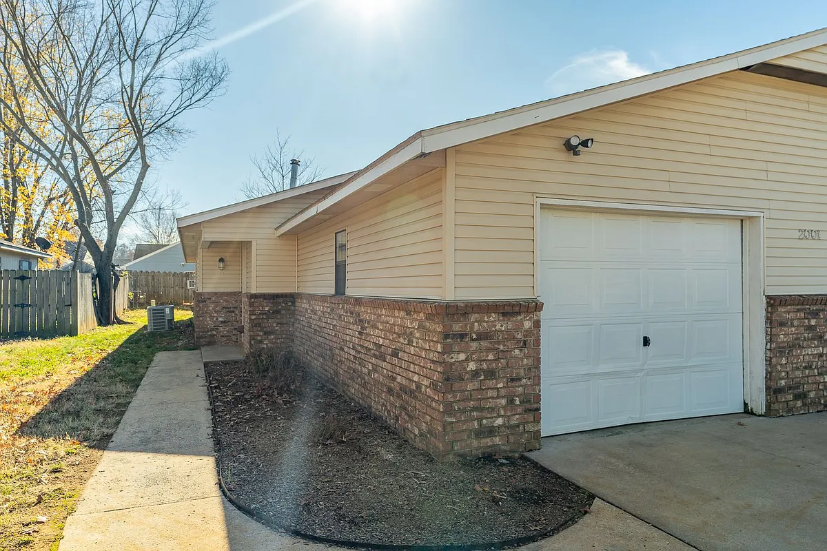 Building Photo - 2001 Cypress Pl #A