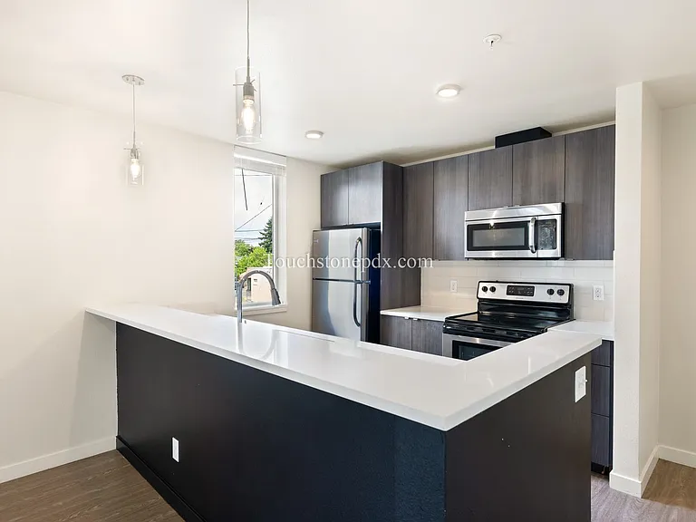 424 NE Jessup St #10 — Photo 15