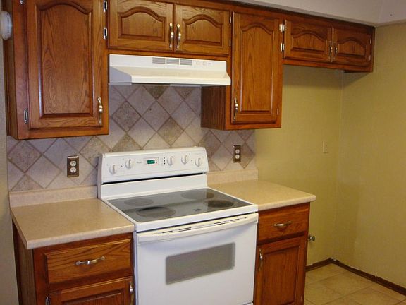 3rd image of 1087 Cumberland Mansion