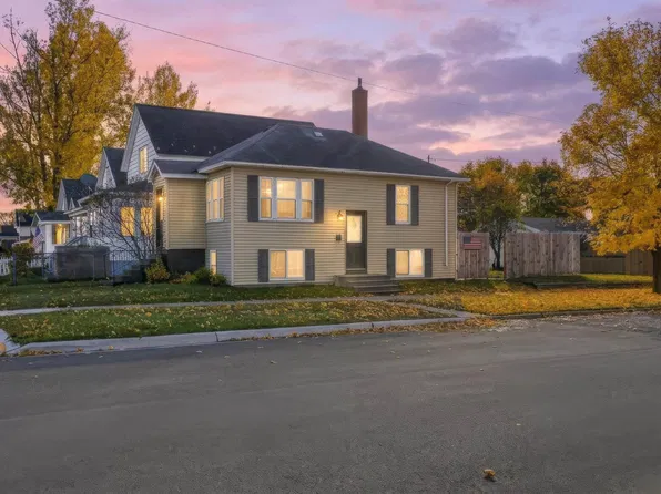 227 N 19th St, Escanaba, MI 49829
