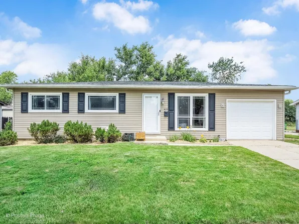 422 Walnut Dr, Elgin, IL 60107