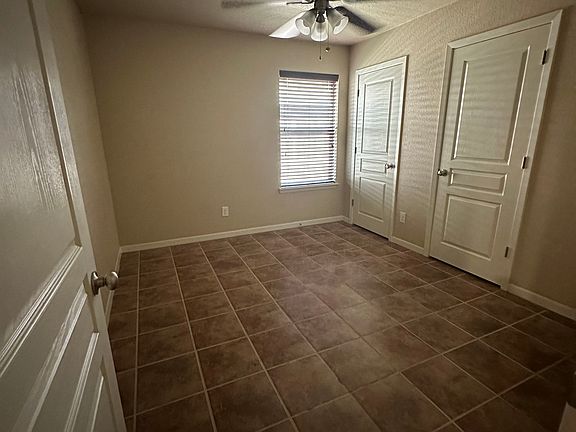 2nd bedroom has 2 closets