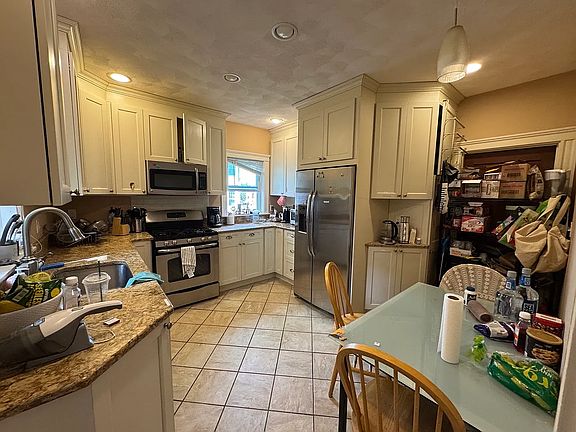 2nd image of 33 Saint Clements Rd